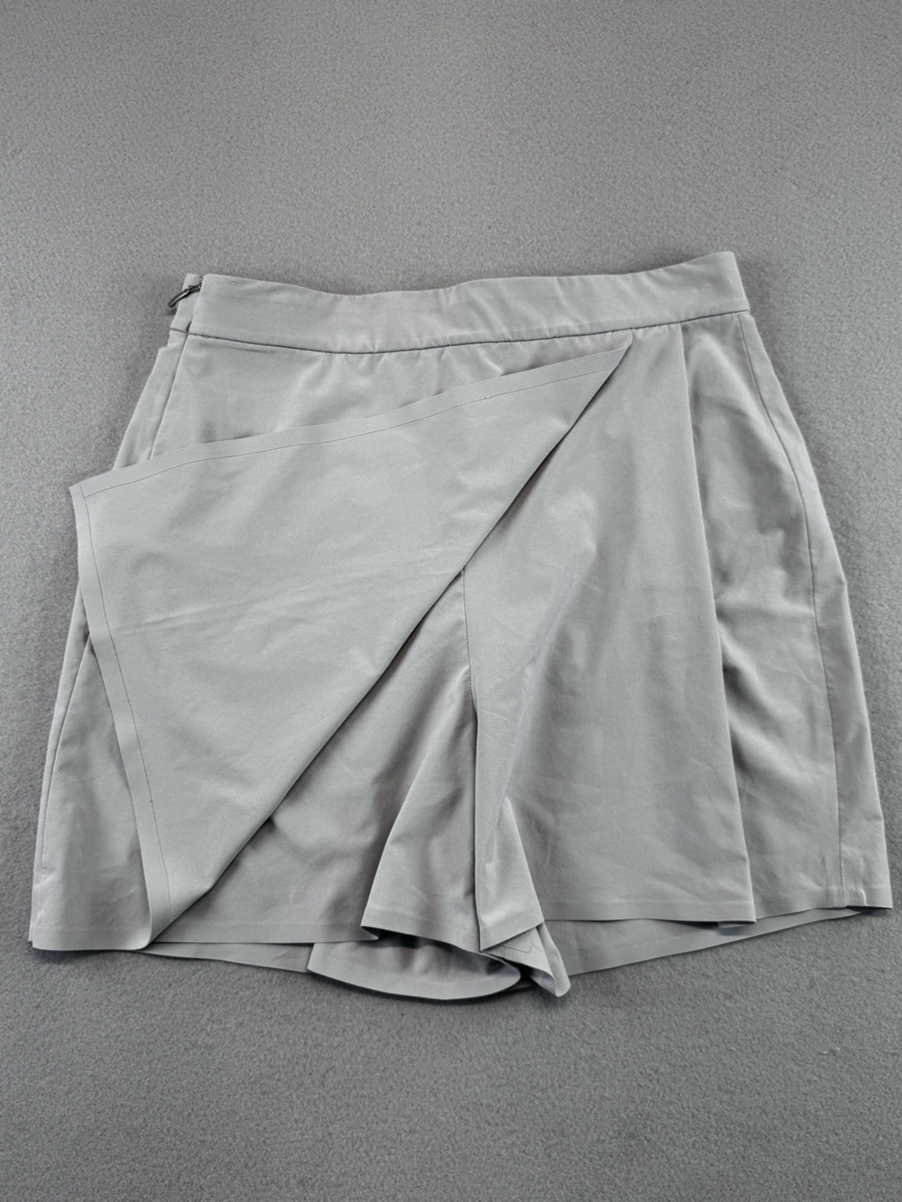 Athleta Light Gray Women's Skort with Side Pocket‎
